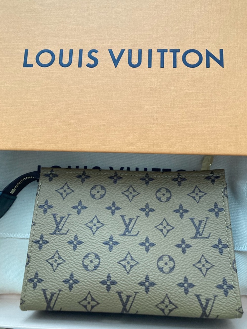 🍒 SOLD 🍒 Louis Vuitton Monogram Canvas Mini Pouch in Brown and Black